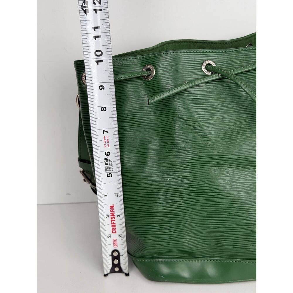 Louis Vuitton NeoNoe Shoulder Bag MM in Green Epi Leather 2013 S - Picture 13 of 14
